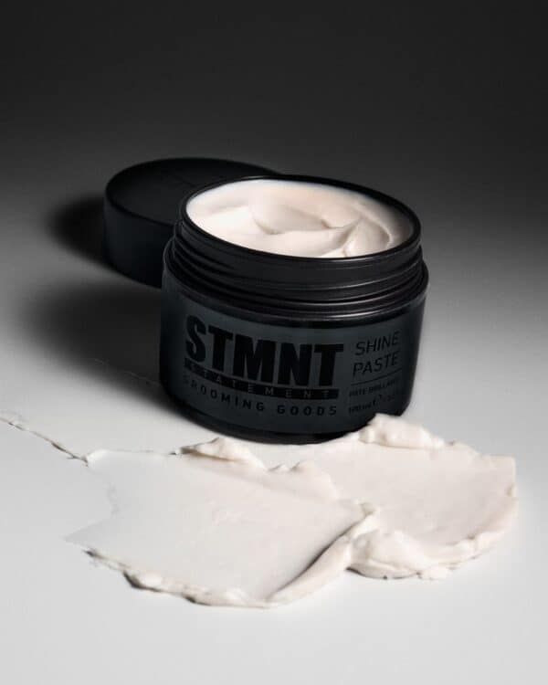 STMNT Shine Paste haarstyling product met romige textuur en glans.