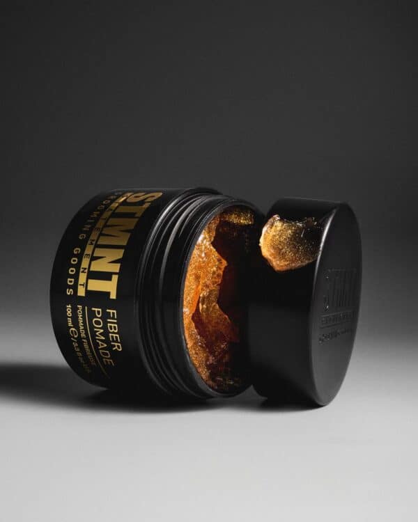 Finesse Beauty Fiber Pomade in zwart potje met gouden label.