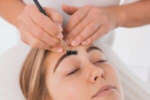 Kleuren wimpers henna brows