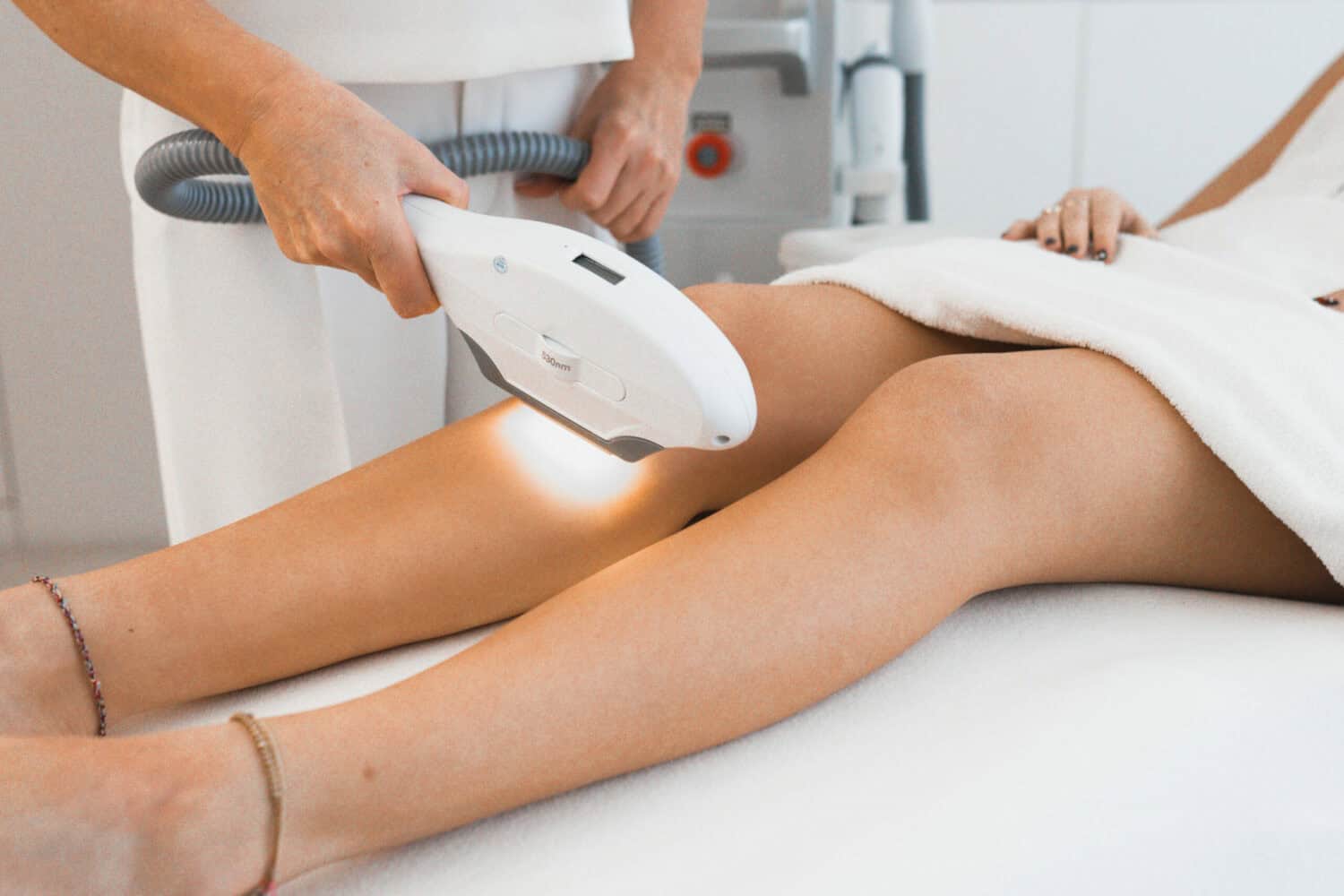 Permanente ontharing behandeling met laser bij Finesse Beauty.